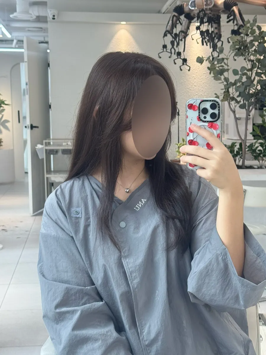 자연광 아래 톤다운 염색 컬러