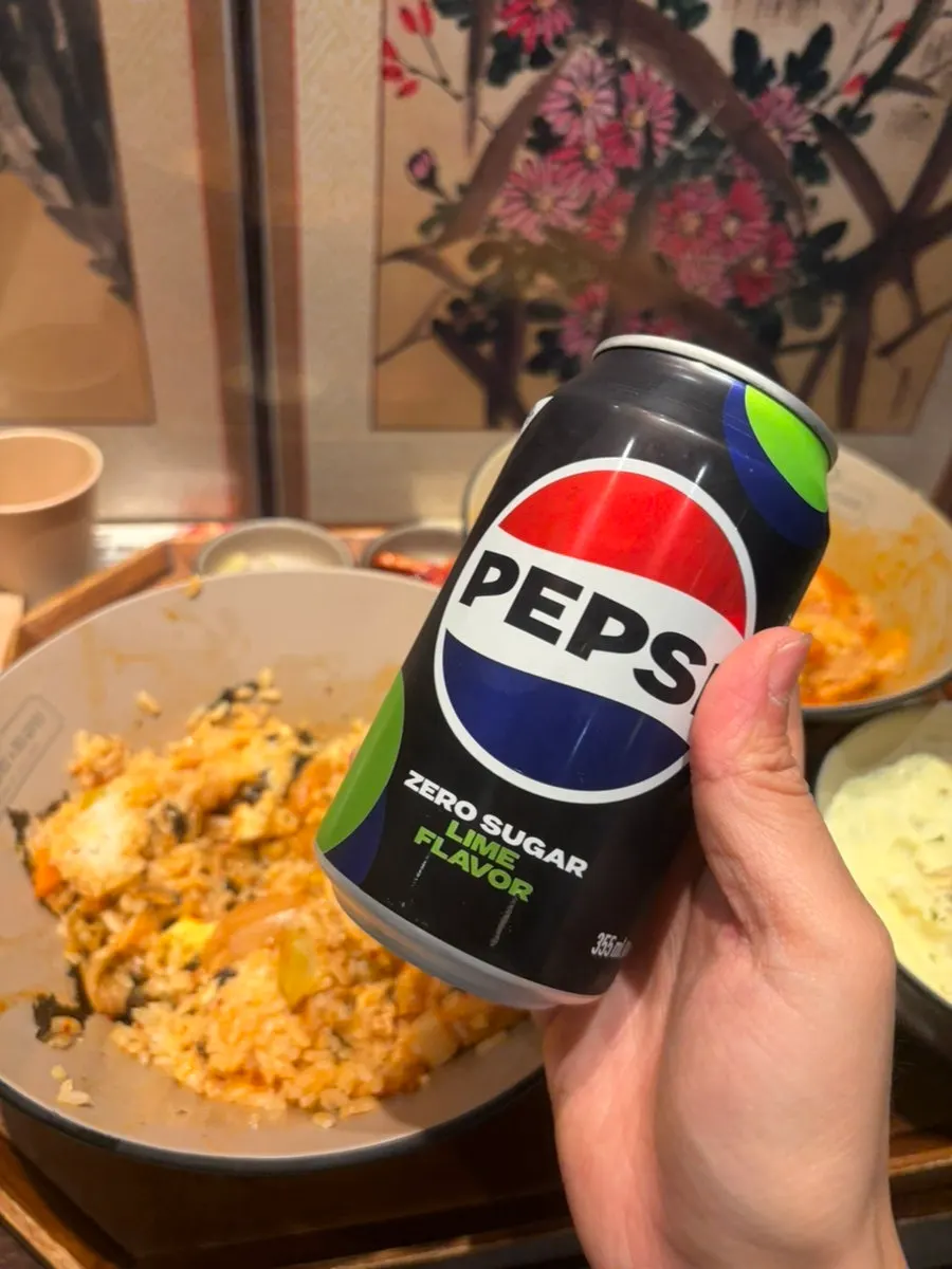 Zero-sugar cola enjoyed alongside the jjageuli