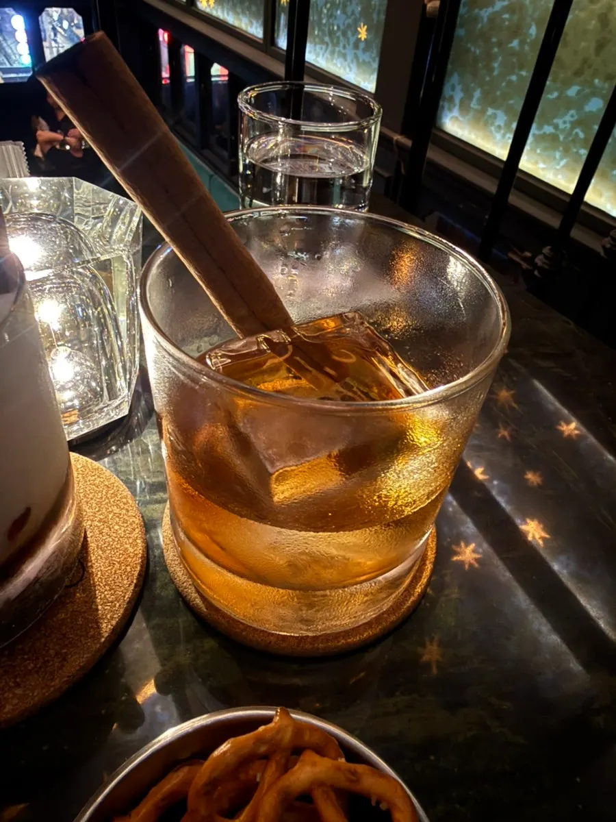 A whiskey-based Godfather cocktail