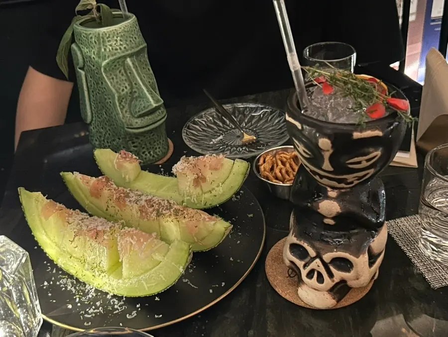 Interior atmosphere and cocktails at Ugly