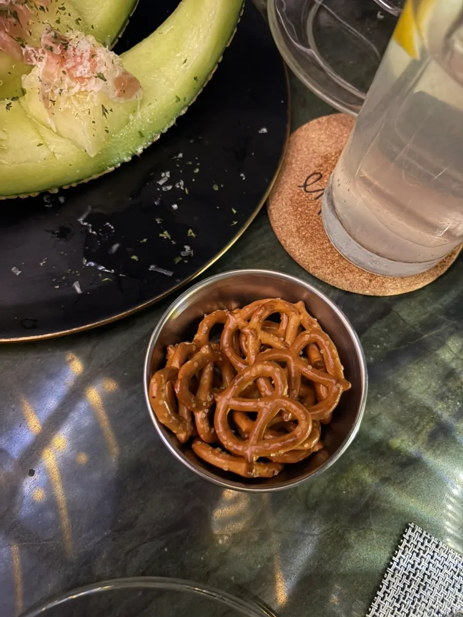 Complimentary pretzels served as a side