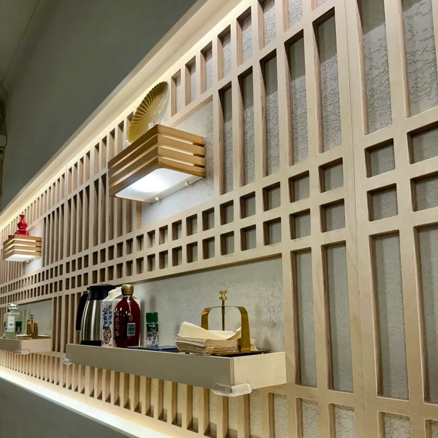 Clean interior of Unagiwa