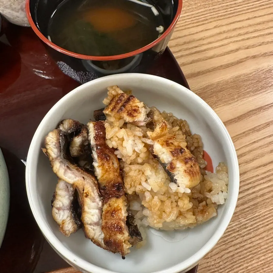 Rice paddle for serving eel rice bowl