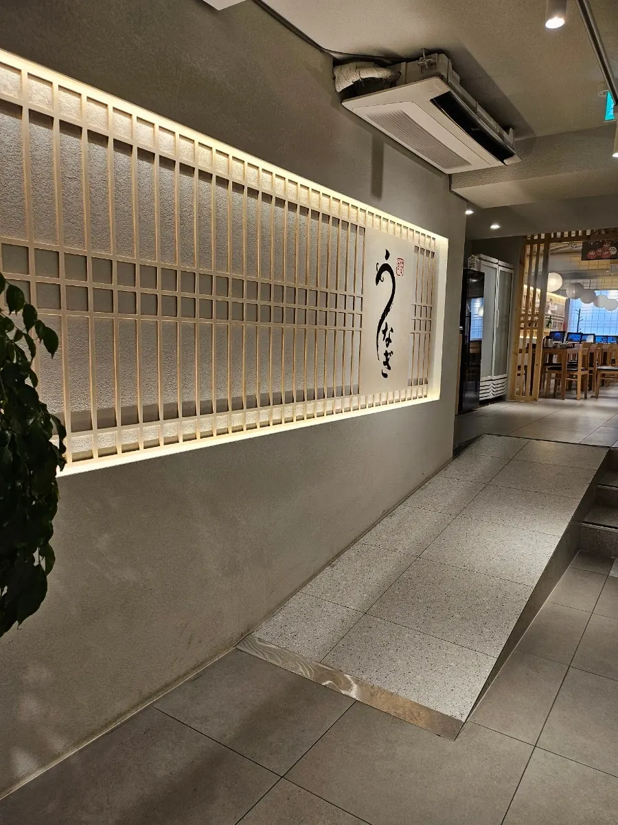 Neat interior at Unagiwa