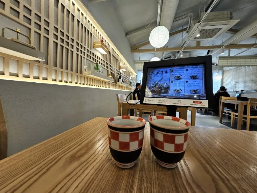 Waiting area and private room at Unagiwa