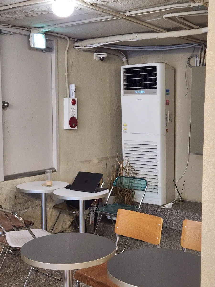 카공하기 좋은 어퍼앤언더 테이블 자리