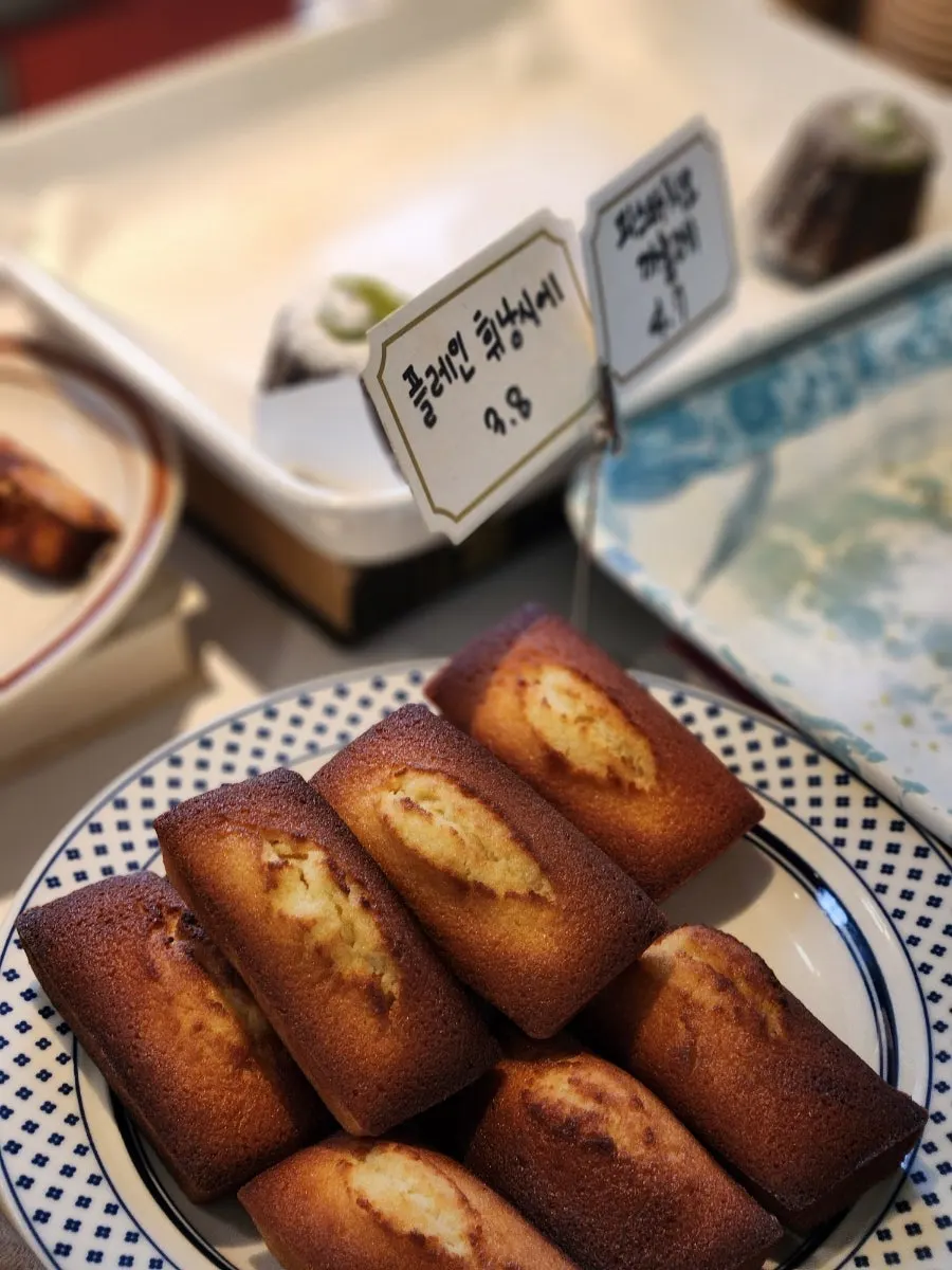 레몬 마들렌과 황치즈 휘낭시에 등 구움과자