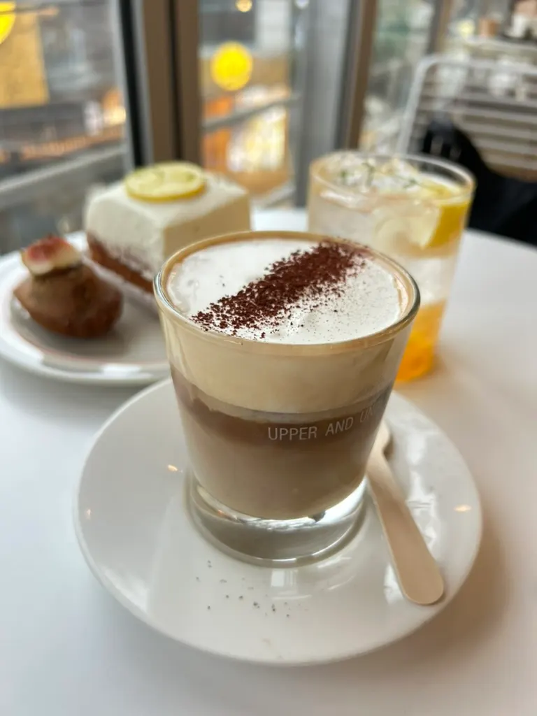 Lemon pound cake ăn kèm cream coffee