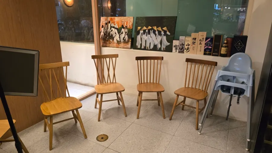 Space in front of Anan Gangnam Direct Store