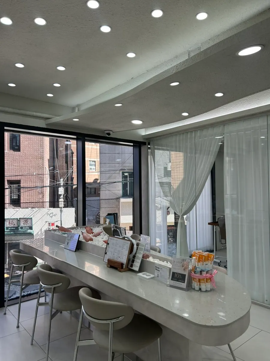 Entrance of Park Jun Beauty Lab Gangnam Branch near Sinnonhyeon Station Exit 6