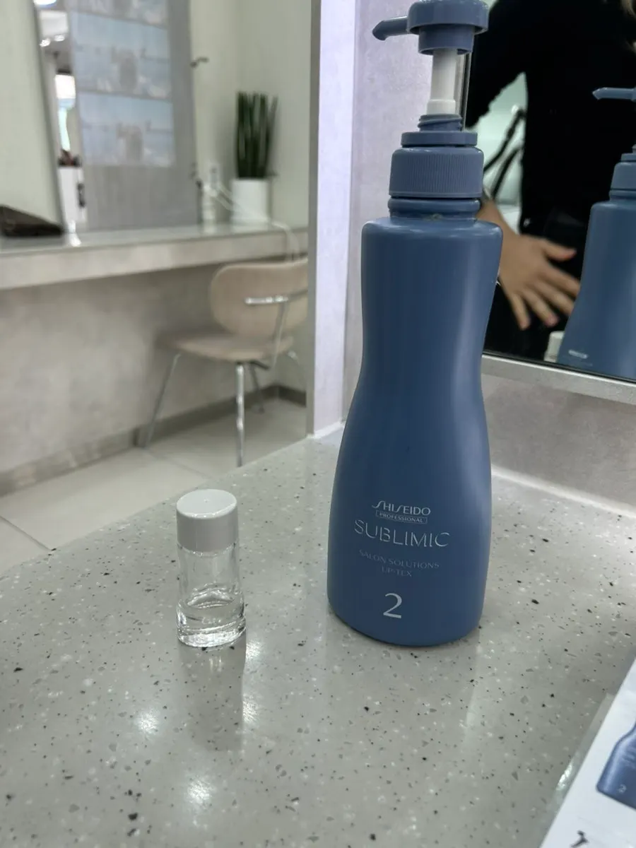 Applying protein ampoule to the hair
