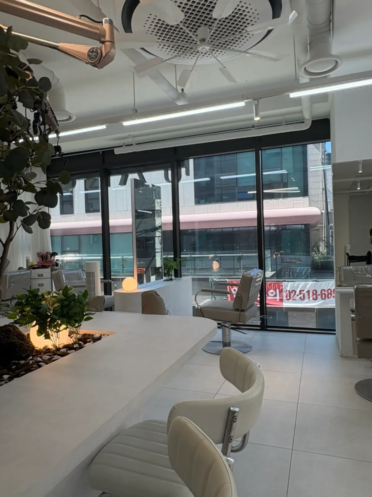 Interior of Anew Hair Cheongdam Main Branch on the 2nd floor