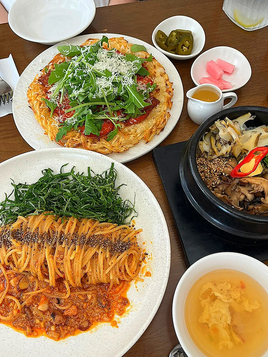 모아 강남에서 주문한 세 가지 메뉴 한상