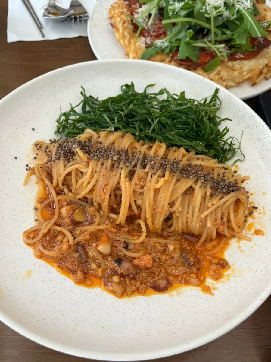 깻잎과 명란이 올라간 들기름젓갈파스타