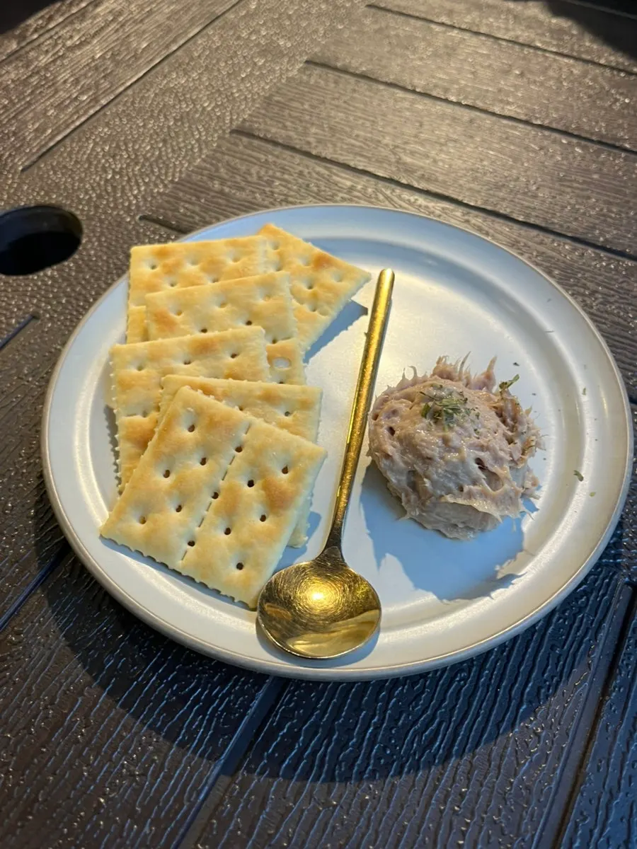 Cham crackers and tuna served as a basic snack