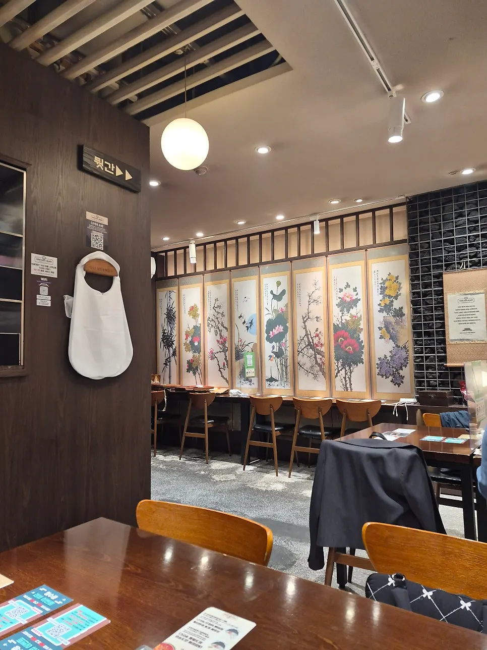 Traditional interior decorated with a spinning wheel and pine trees