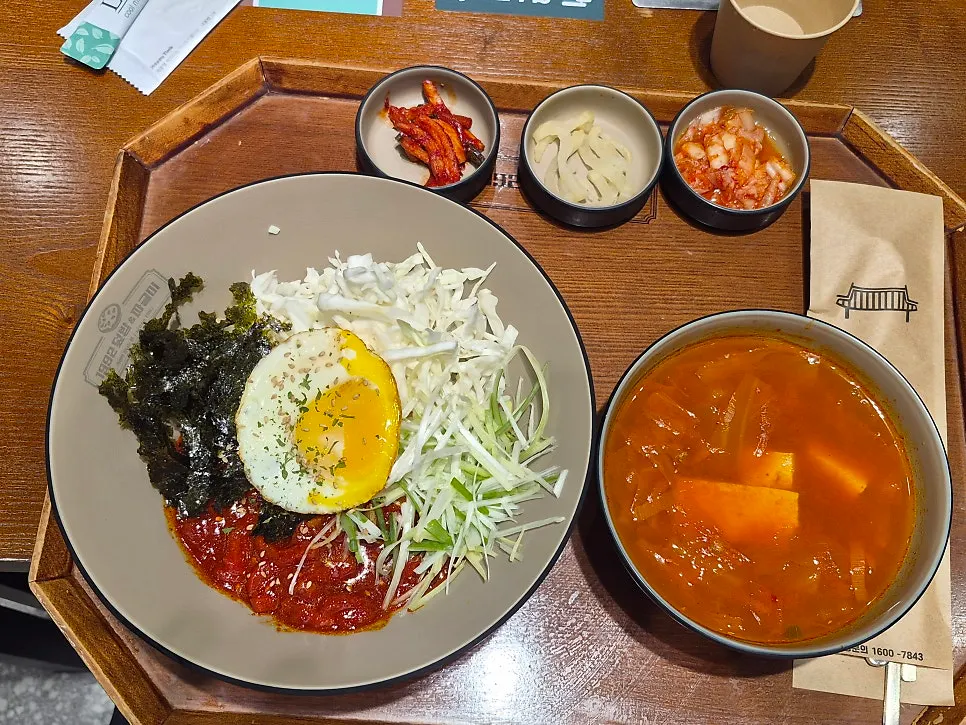 Full table setting with the Jeolla-style yukhoe rice bowl