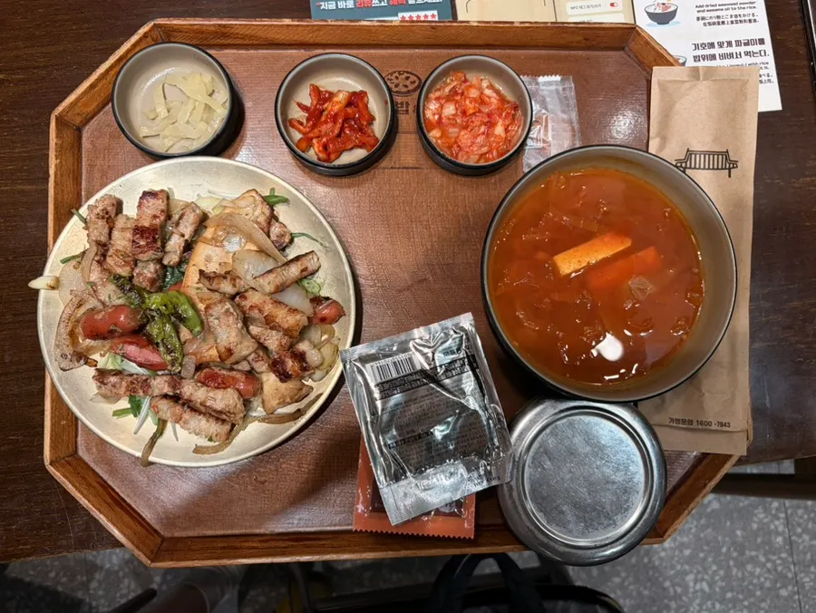 Full spread of the solo meat set, ₩15,900