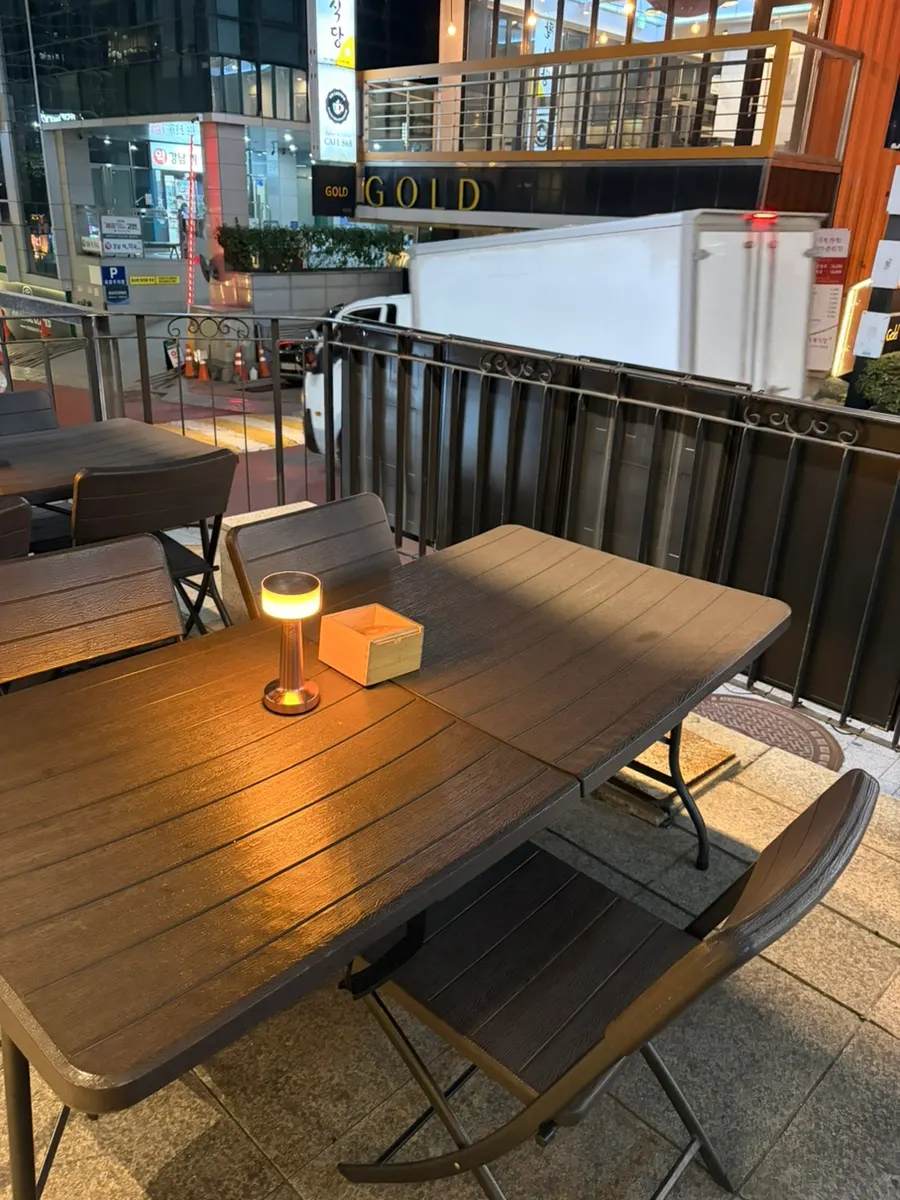Interior atmosphere of the restaurant