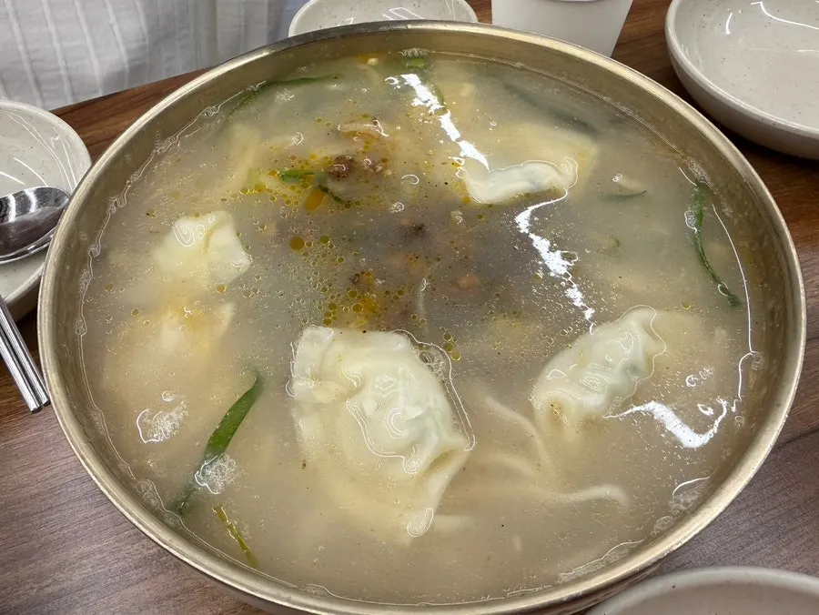 교자가 들어간 강남교자 칼국수