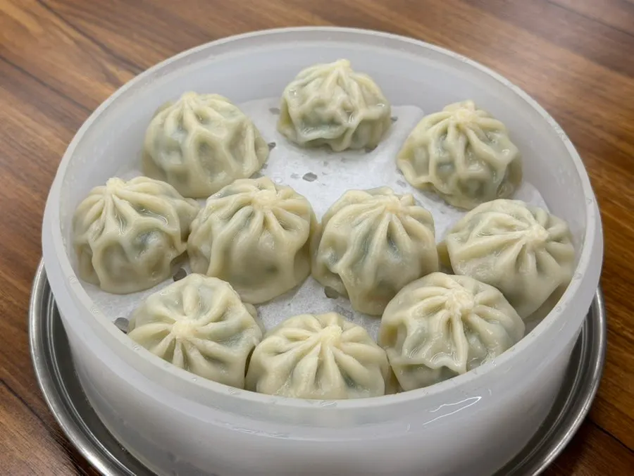 칼국수와 함께 나온 마늘김치