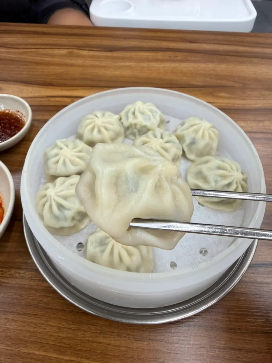 한입 크기 교자만두 한 접시