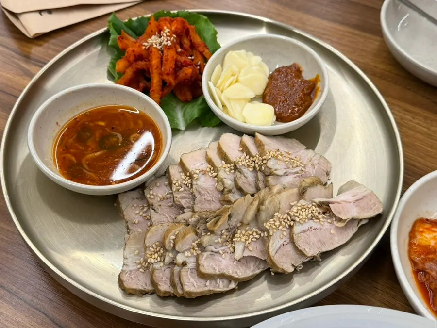 추가로 주문한 강남보쌈