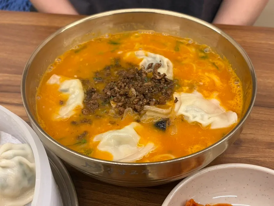 Spicy broth of the spicy kalguksu