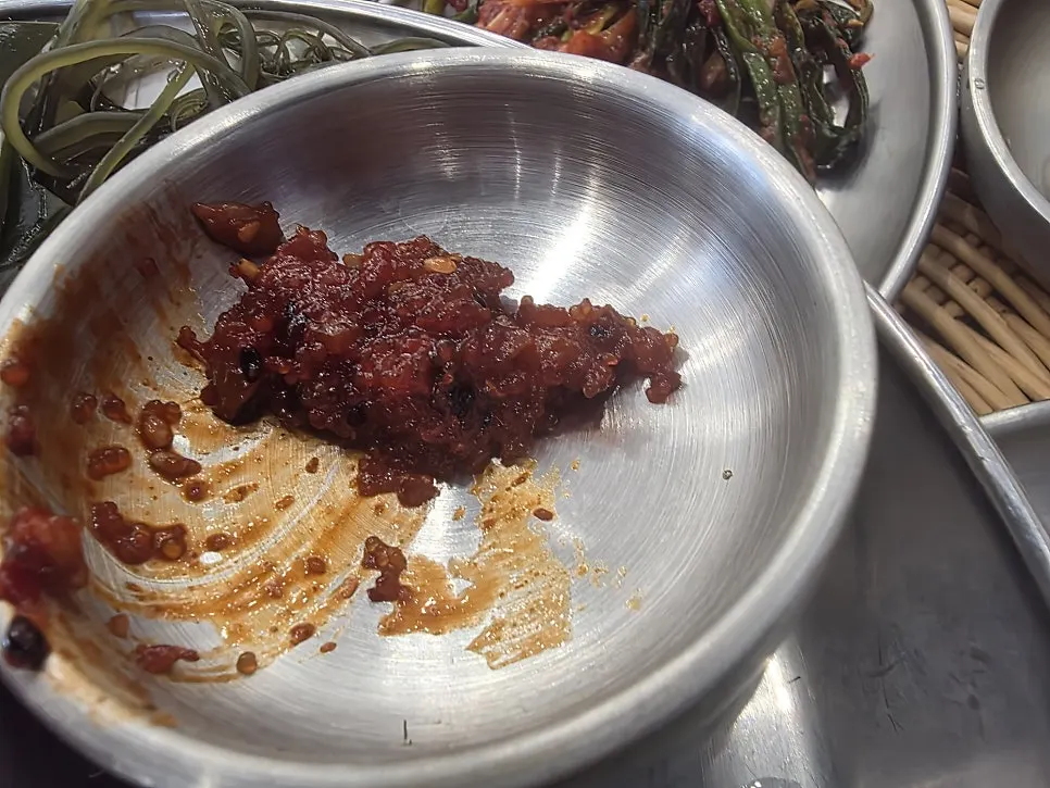 압력솥째 상에 올라온 전복죽