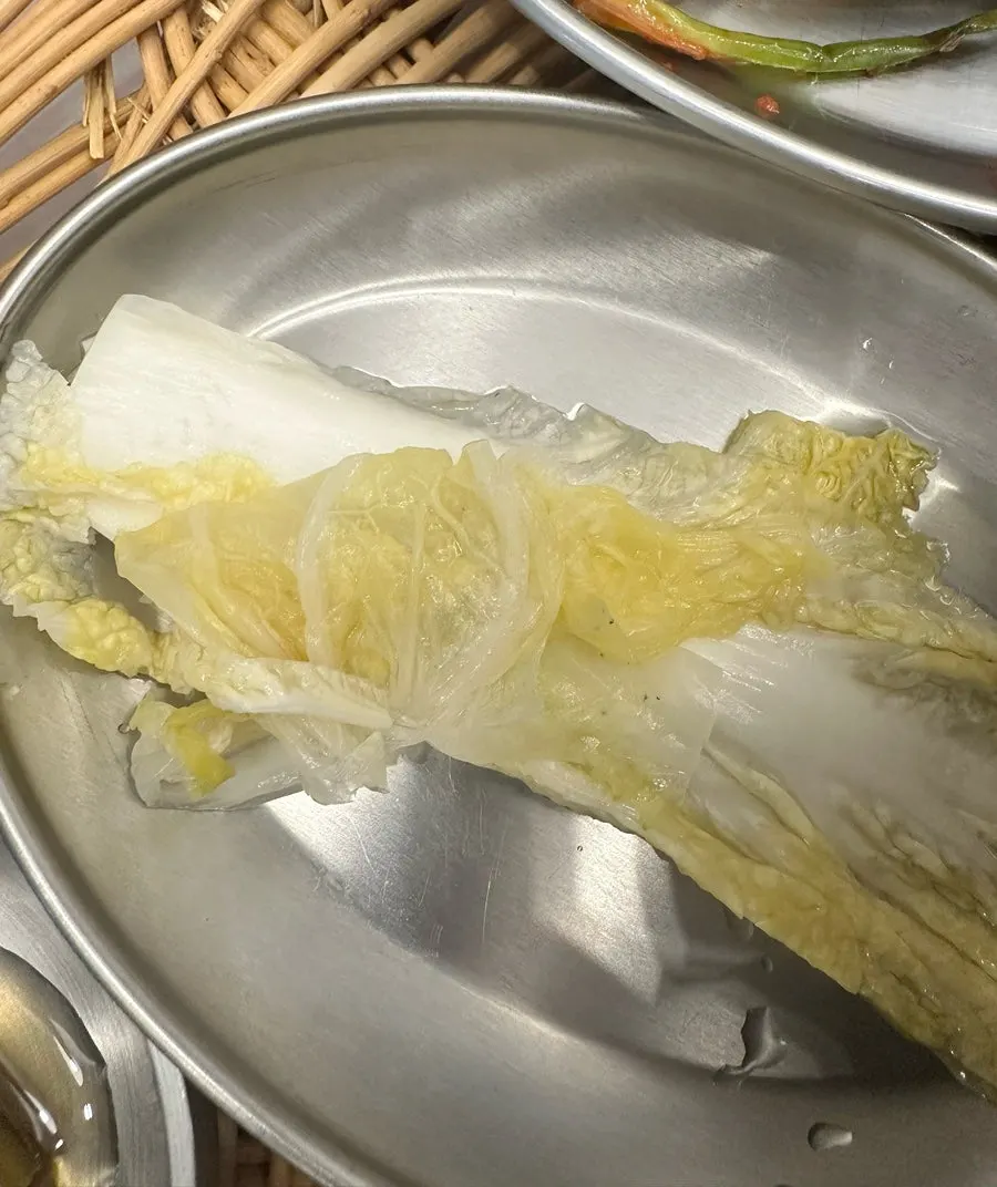 Whelk and other seafood service side dishes