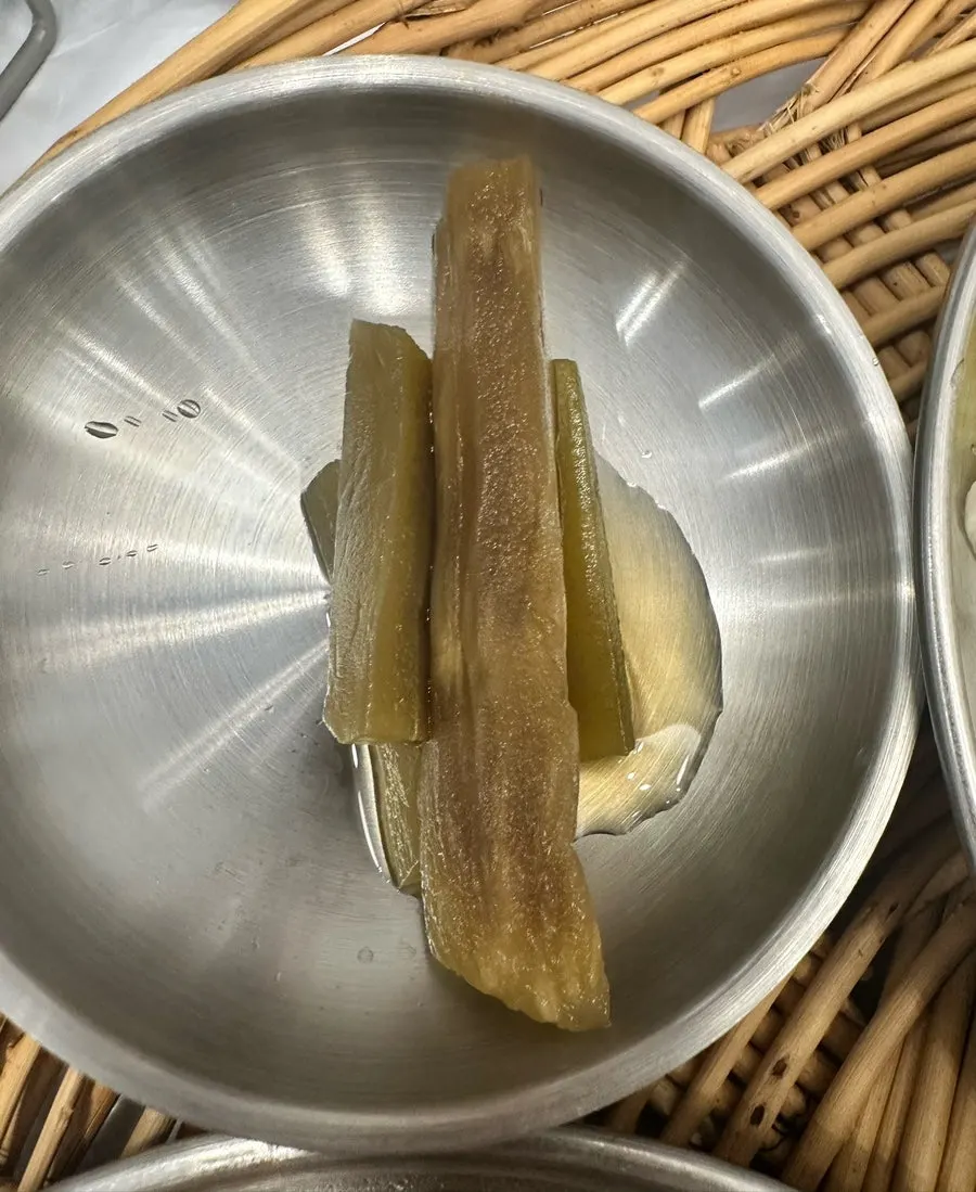 Abalone porridge served in the pressure pot