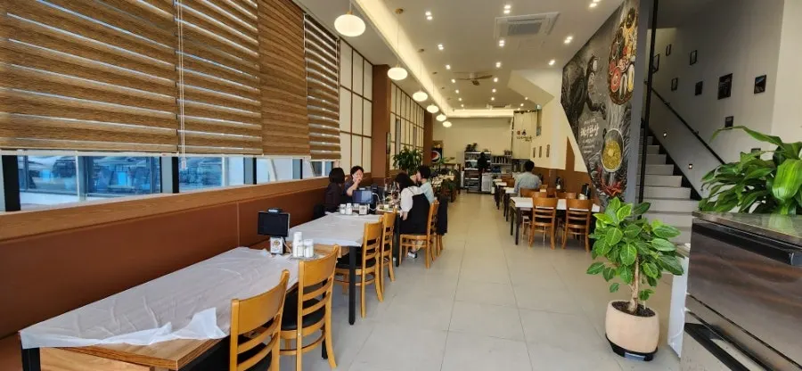 강릉전복해녀마을 1층 홀 전경