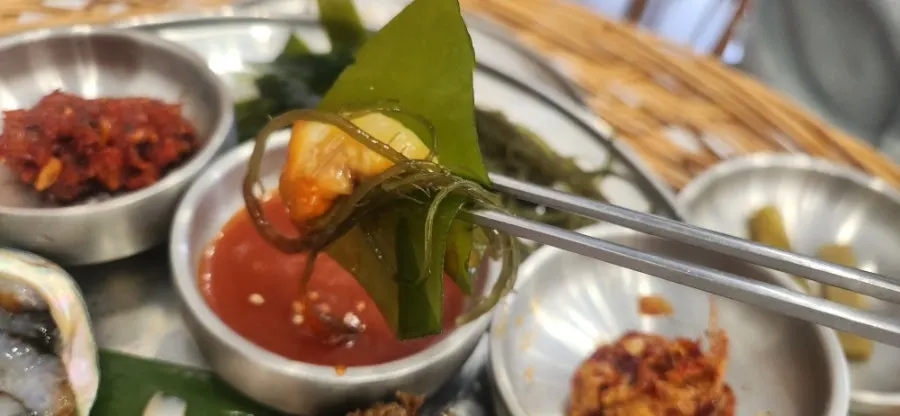 해녀한상에 올라온 멍게