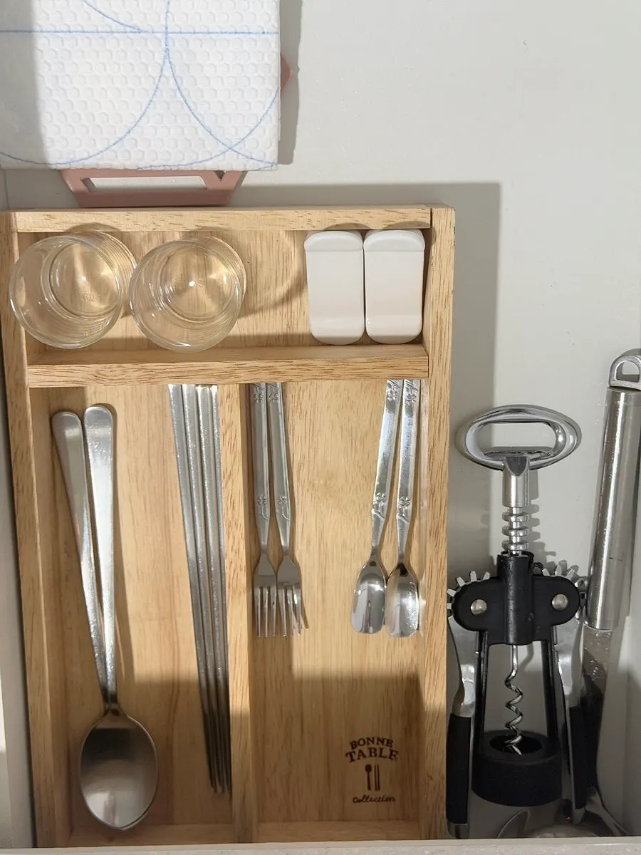 Cooking space in the room for boiling late-night ramyeon