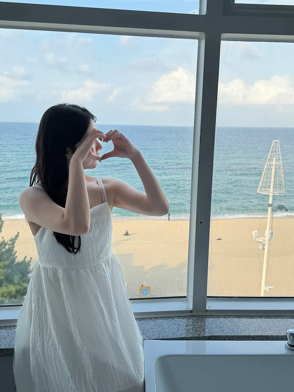 Photo zone in front of the oceanview floor-to-ceiling window