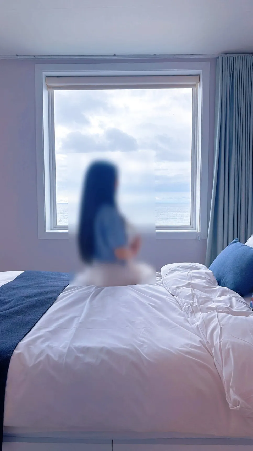 Photo of a friend taken by the window on day 2