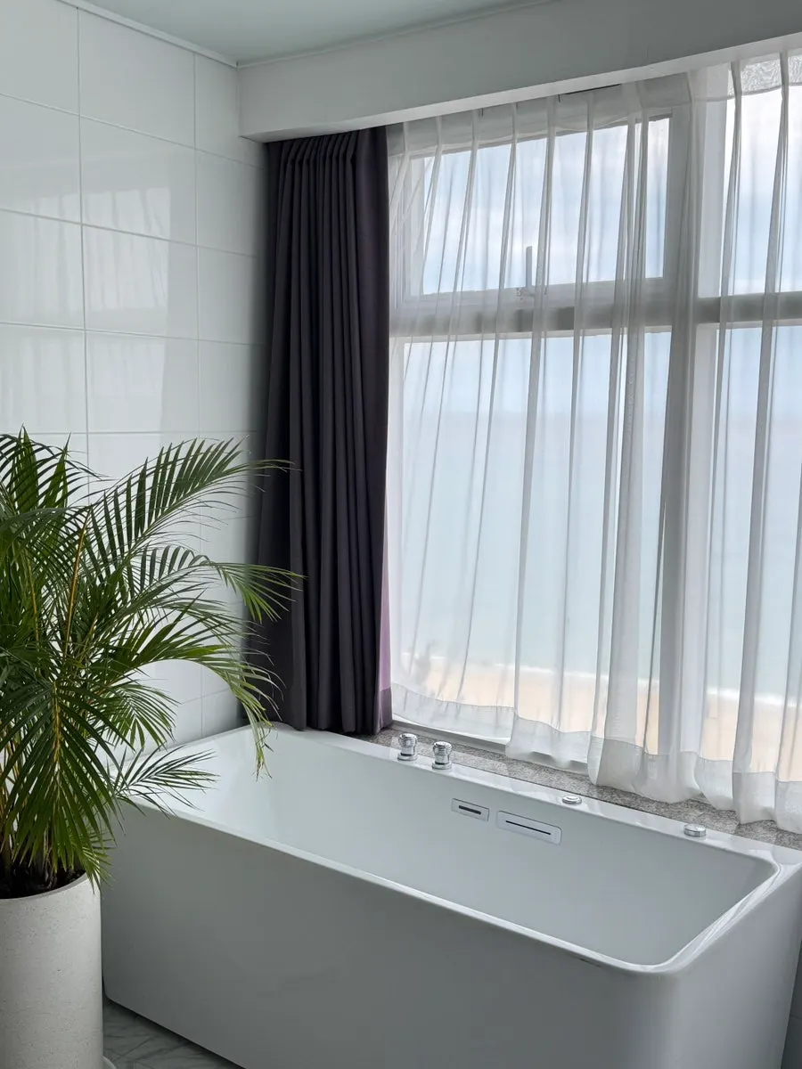 Relaxing space in Room 401 with spa and TV together
