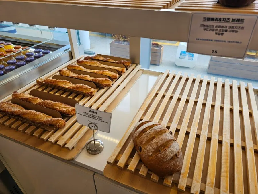Bread display with fig ciabatta types