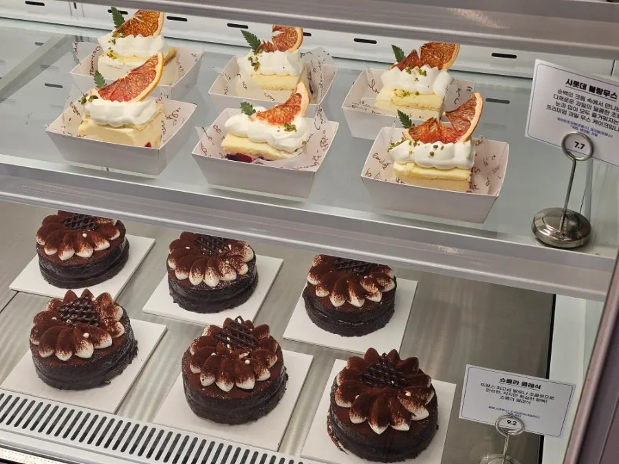Slice cakes and desserts on display