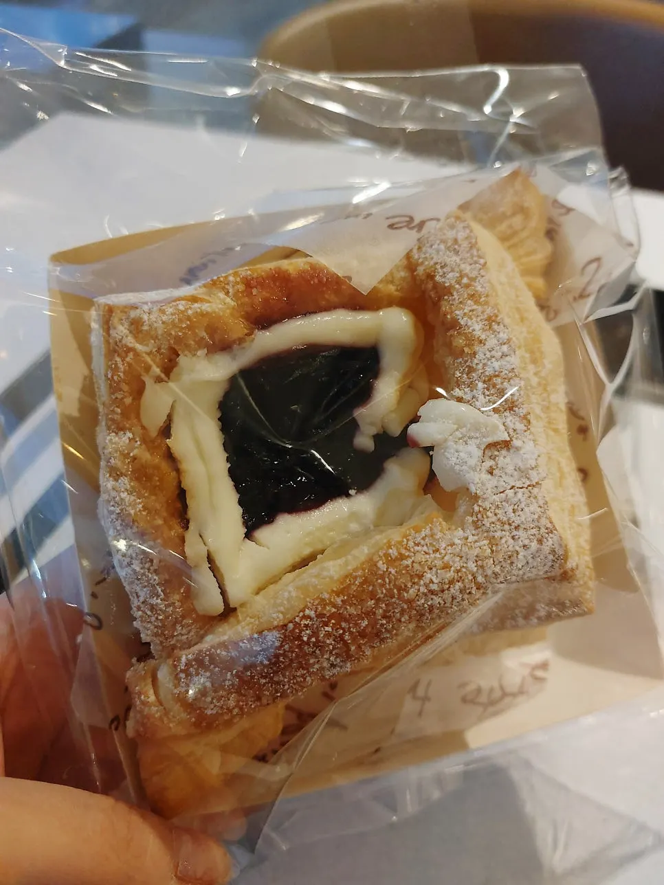 백야커피 블루베리크림치즈파이 한 조각