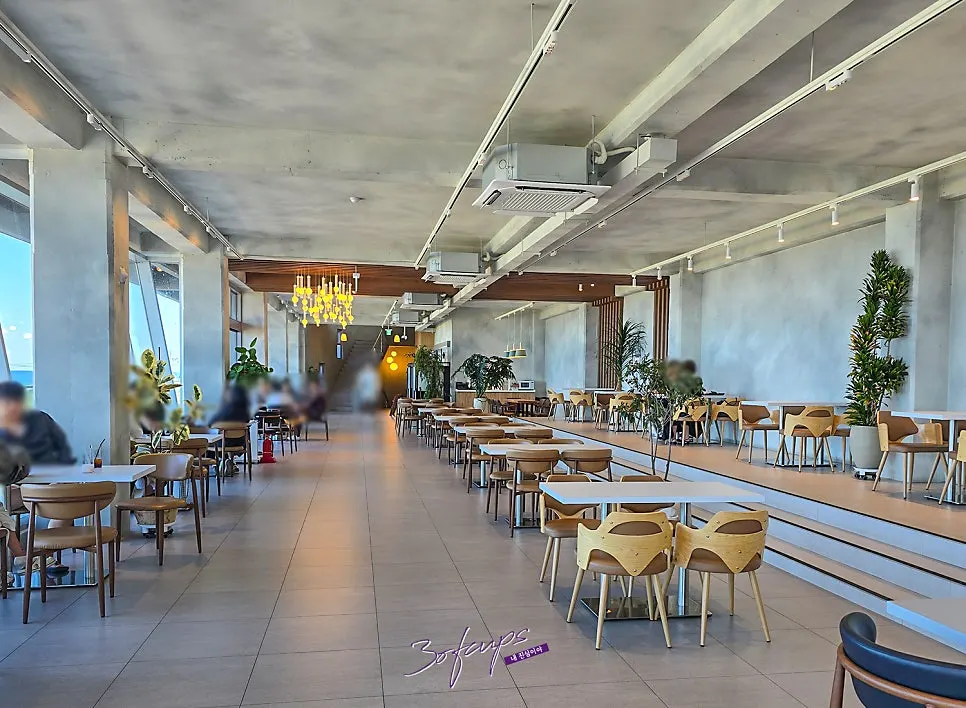 Seating by the floor-to-ceiling windows on Baegya Coffee's 3rd floor