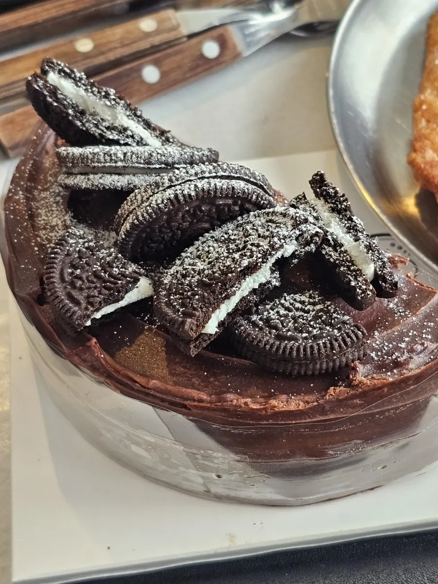 Dirty Oreo cake at Baegya Coffee