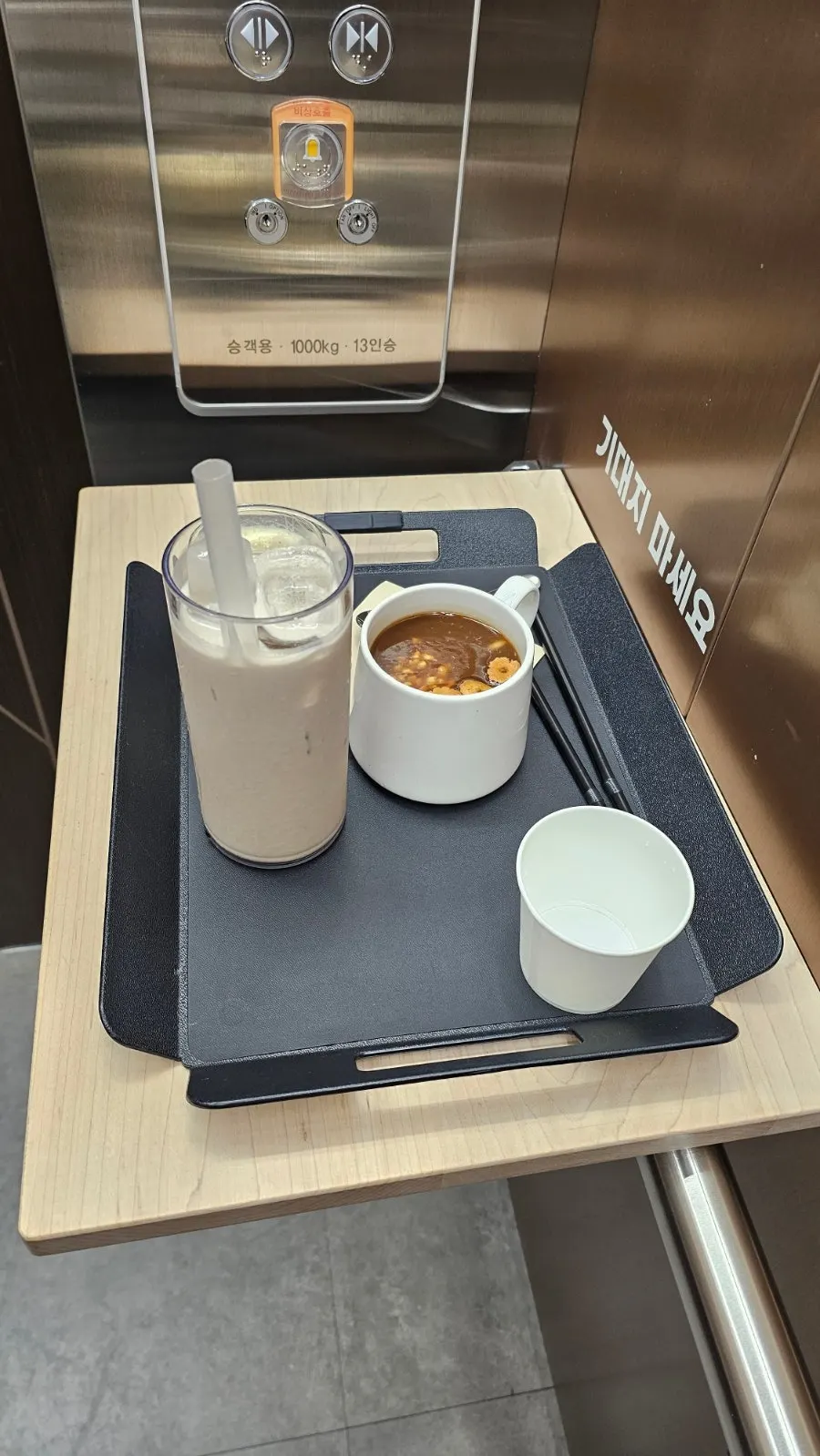 Table for resting trays inside the elevator