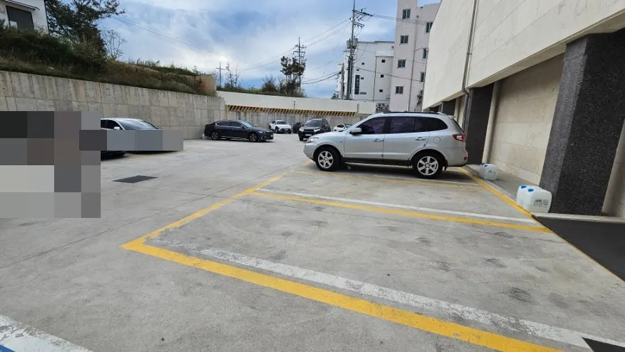 Baegya Coffee building and parking area