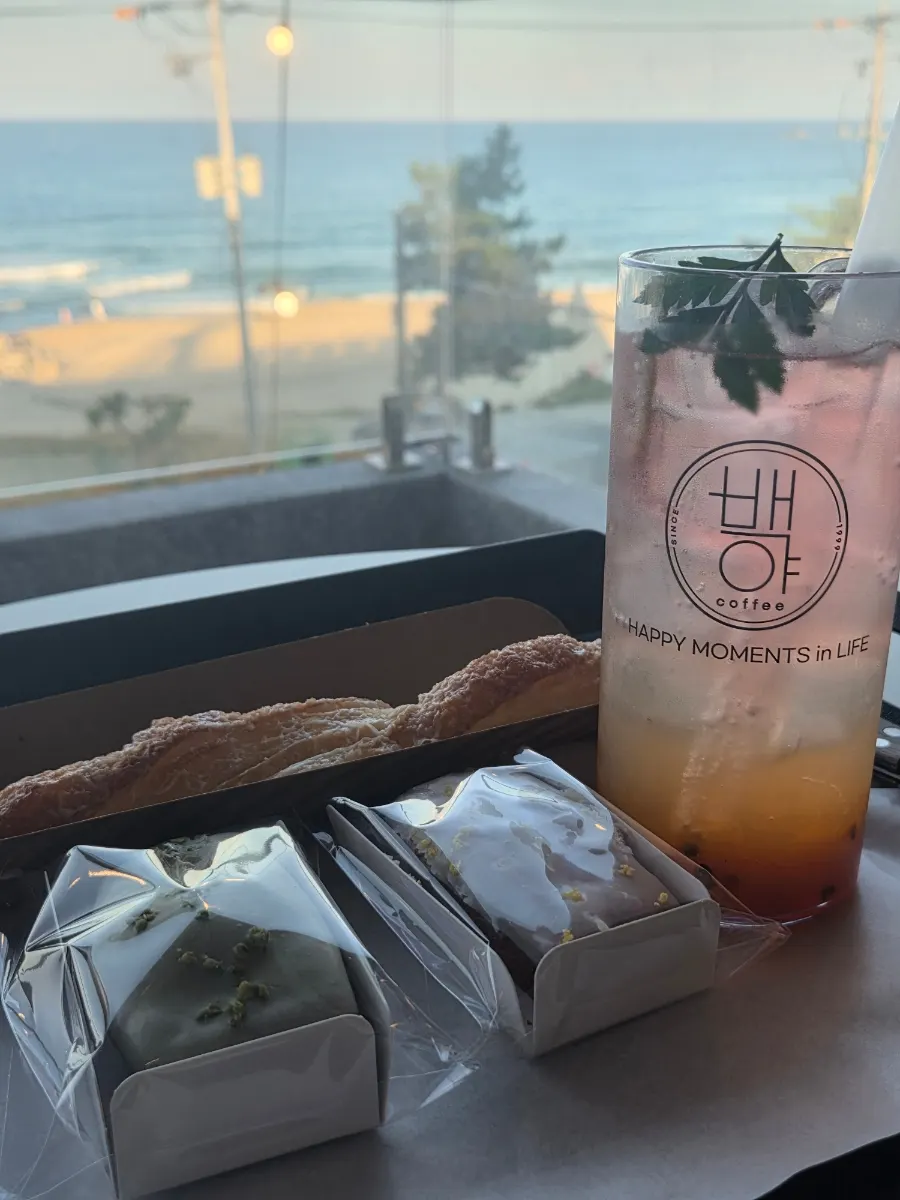 바다가 보이는 백야커피 3층 창가 자리
