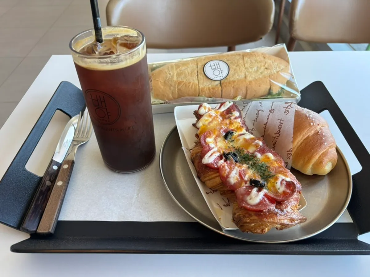 Table with salt bread and iced Americano at Baegya Coffee