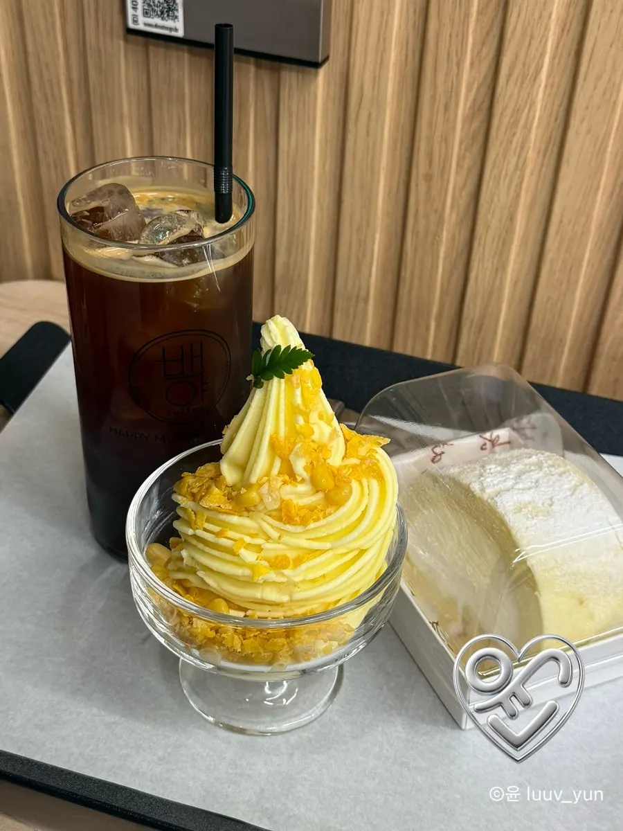 Tray with Baegya Coffee's corn ice cream and milk cloud roll