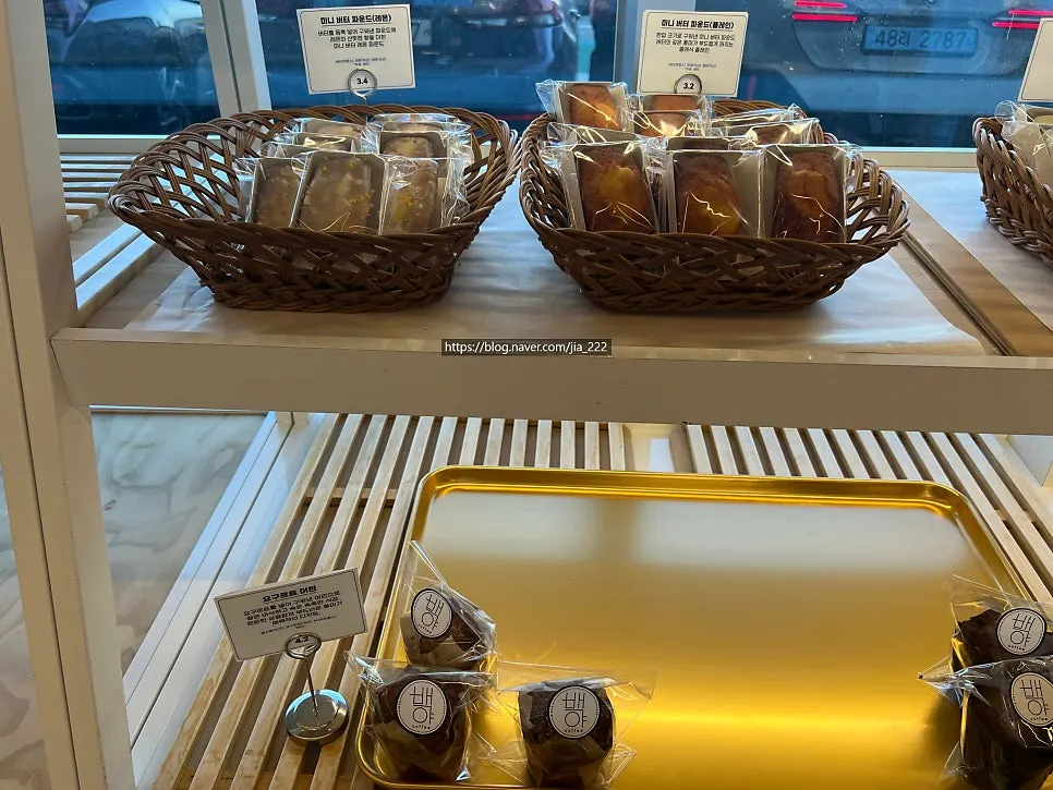 Room-temperature bakery shelves nearly sold out by 5pm