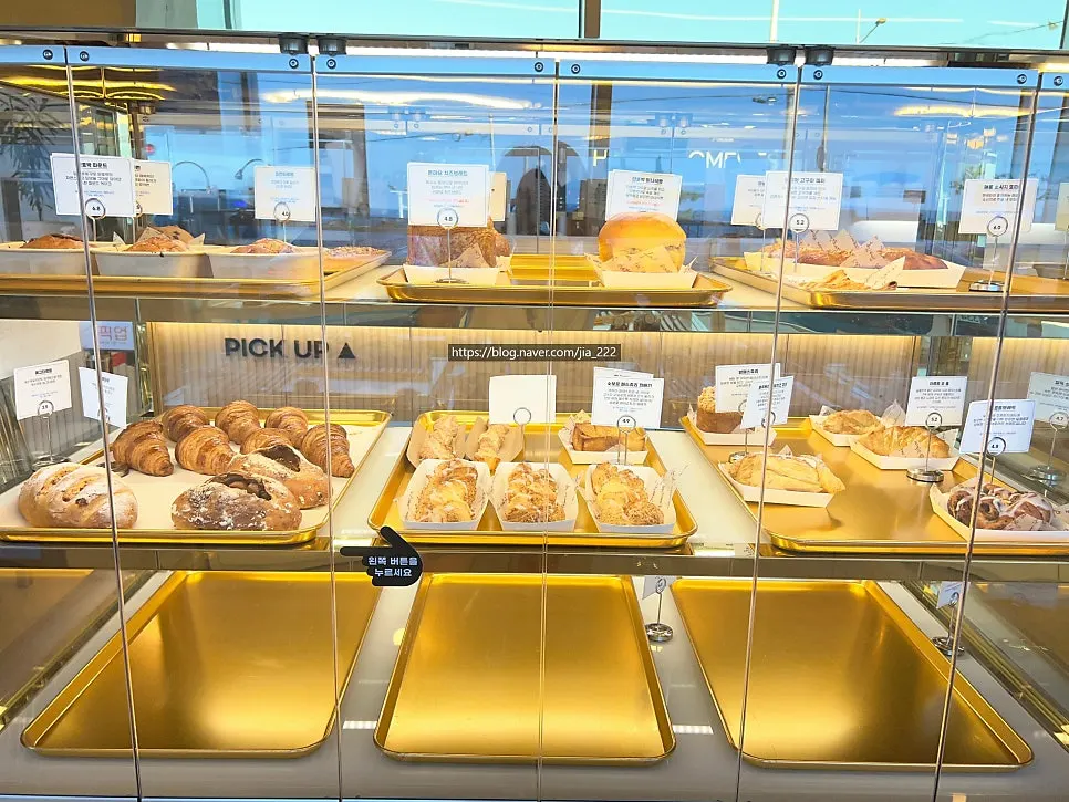 Matcha, mocha, and choco mini butter pound and cacao muffin