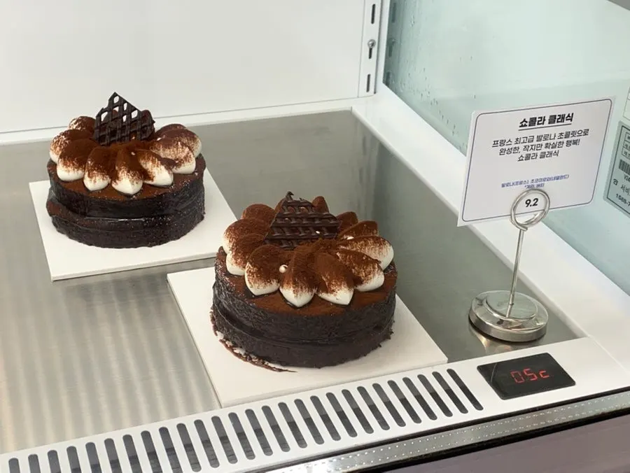 Slices of cake displayed in Baegya Coffee's showcase
